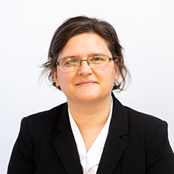 Faculty Headshot of Dr. Lisa Crow