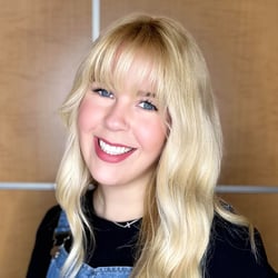 Alyx Sabina Headshot