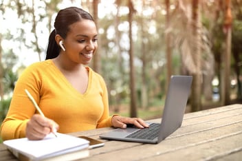 Why Online Management Degree Programs Are Growing in Popularity
