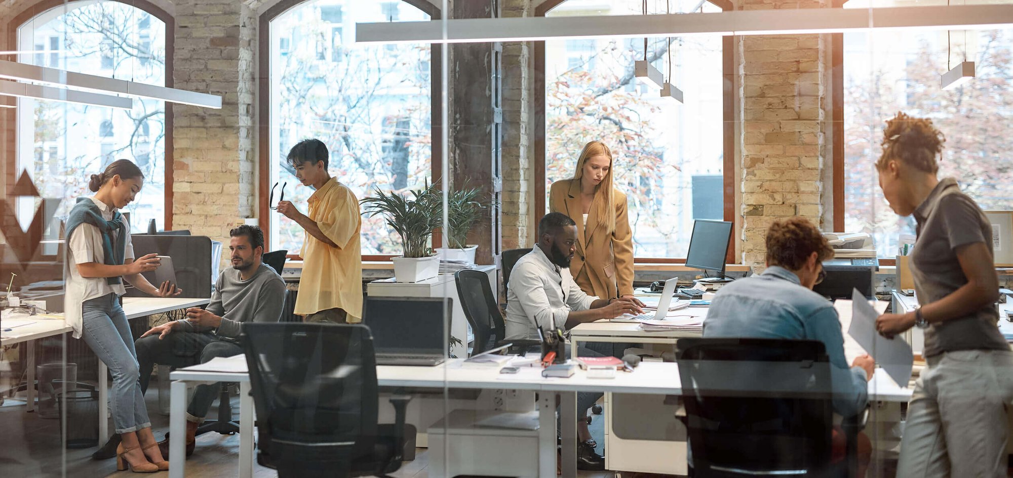 People working in a modern office (1)