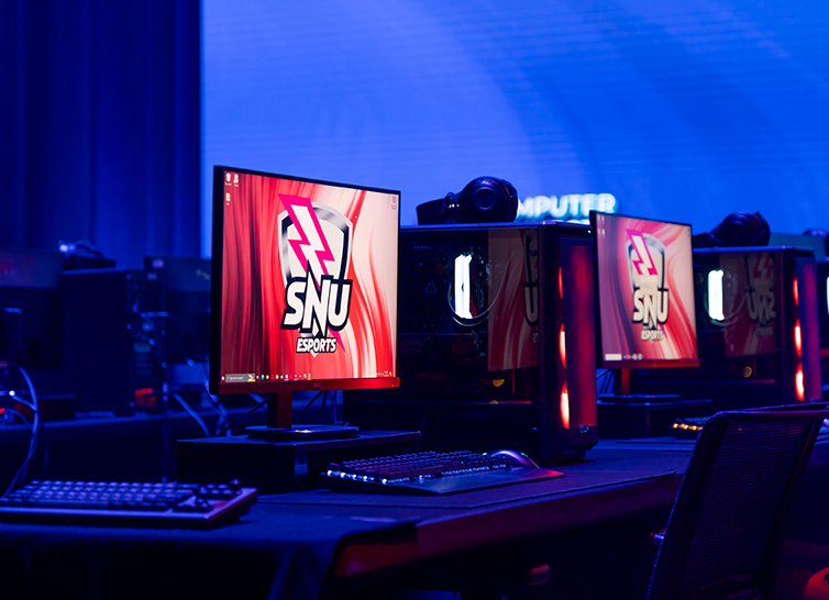 computers lined up for SNU Esports tournament